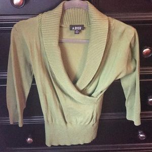 Amy Byer quarter arm length sweater